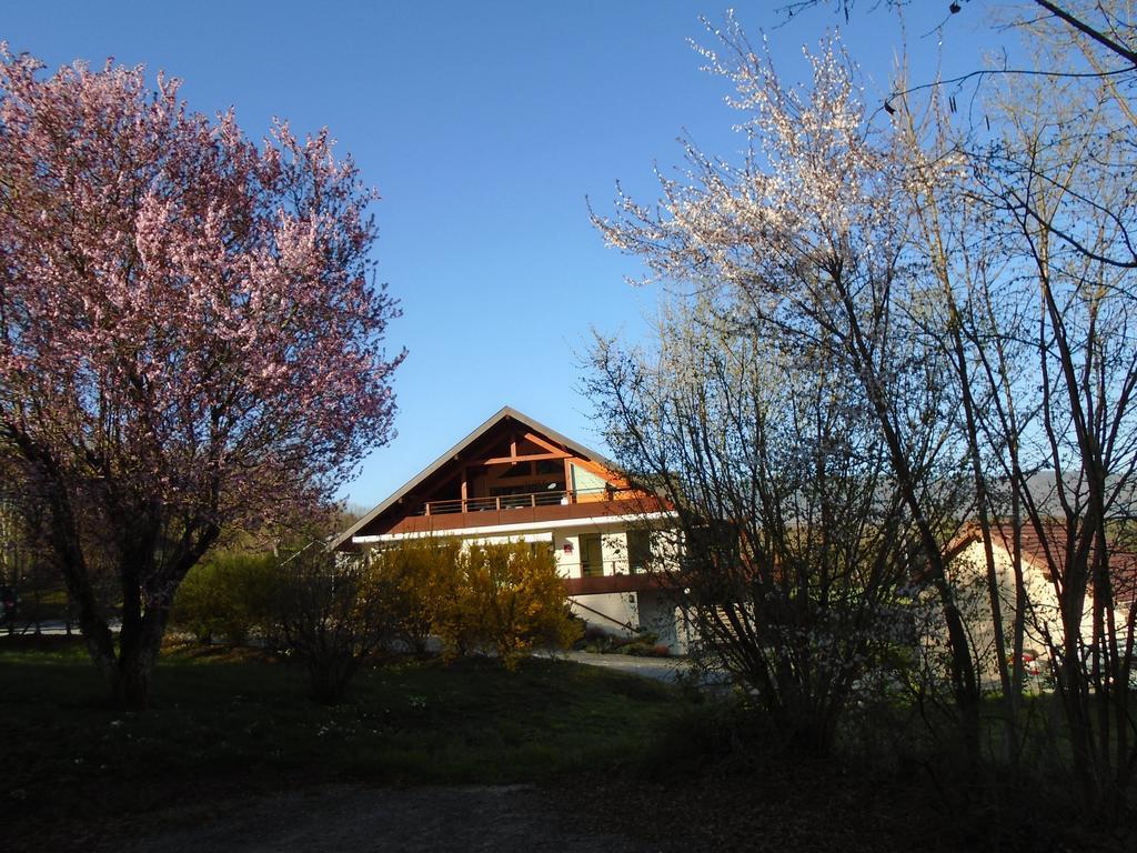 Hotel Golf Et Montagne Talloires Esterno foto