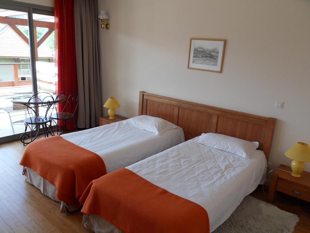 Hotel Golf Et Montagne Talloires Esterno foto